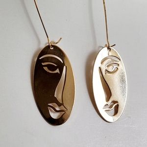 Gold Silhouette earrings💫